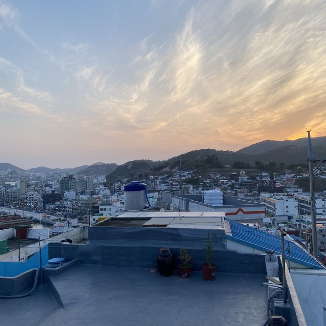 동피랑 마을이 한눈에 보이는 카페, 루미노소 💙