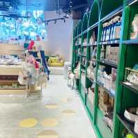 Woof & Magic shop , restaurant & cafe !