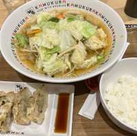 大阪名物「神座かむくら」のラーメンを関空で