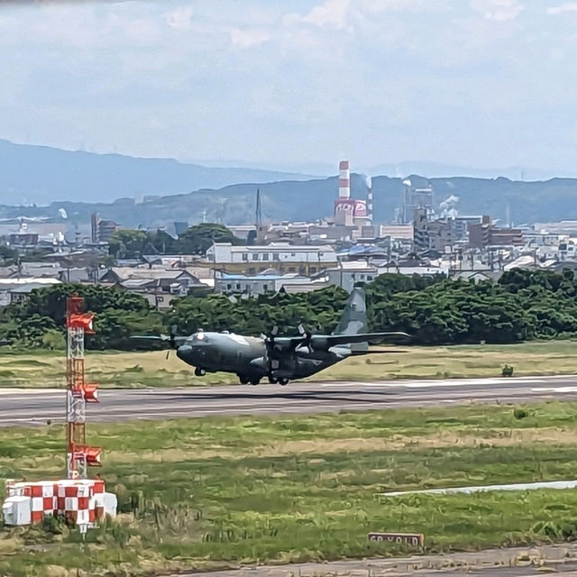 飛行機の離着陸が間近で見学できる航空ミュージアム