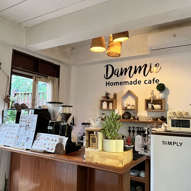 Dammie cafe’ by บ้านมะนาว
