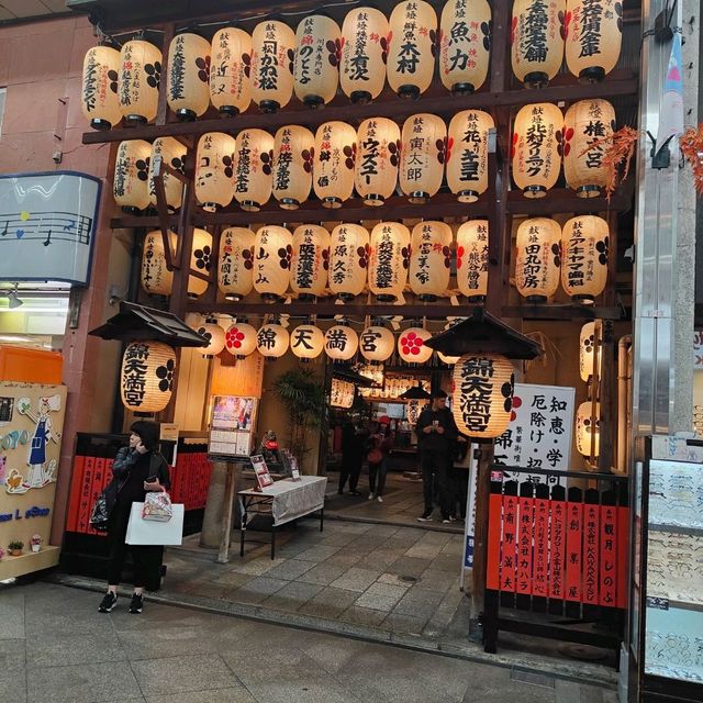 隱藏於京都最熱鬧商店街的神社
