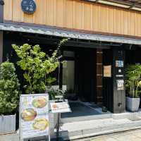 【京都祇園】ちょっとずつが嬉しい丼ランチ