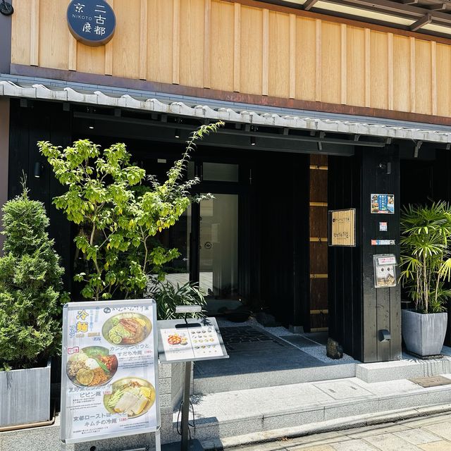 【京都祇園】ちょっとずつが嬉しい丼ランチ