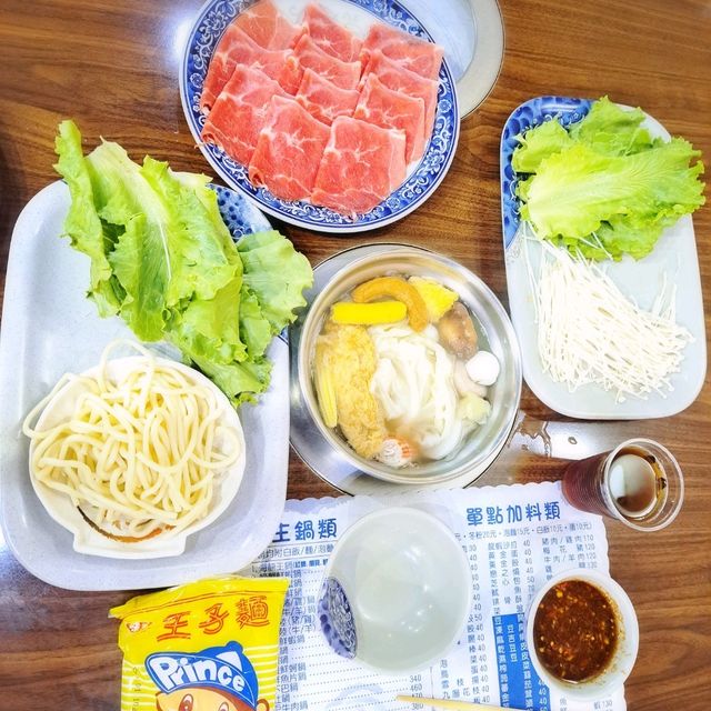 三重郭錢橋🍲在地人都知道高麗菜給超大方的高CP值火鍋店