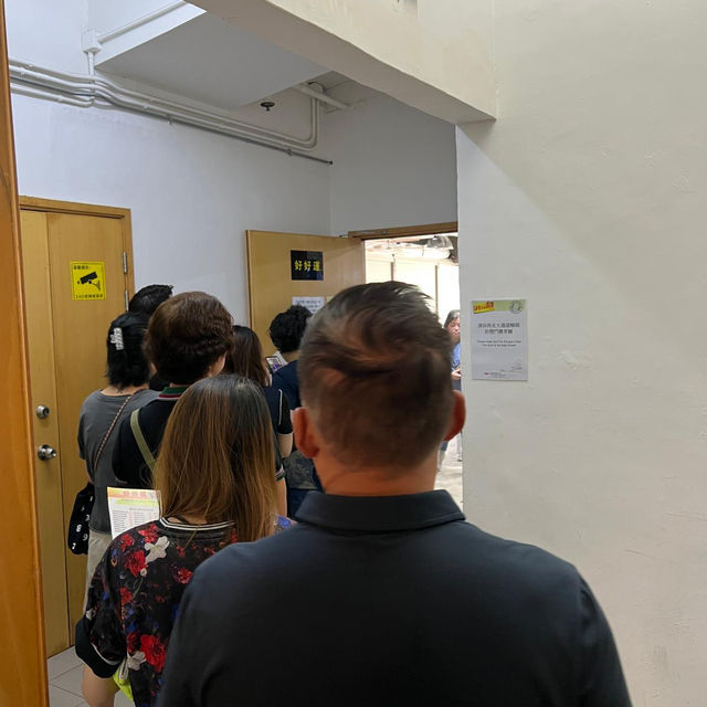 全港之冠！沙嗲牛麵關注組熱捧長期 No.1︳好好運快餐店重開，人龍依舊不絕