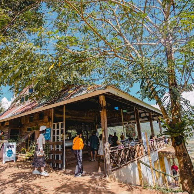 คาเฟ่สุดชิล วิวสุดปัง บรรยากาศดี มุมถ่ายรูปเพียบ