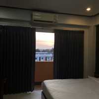 ที่พักใกล้ตลาดนัดมือสอง WANG BURAPHA GRAND 