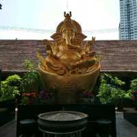 สักการะศาลพระพิฆเนศ อาเขตเชียงใหม่