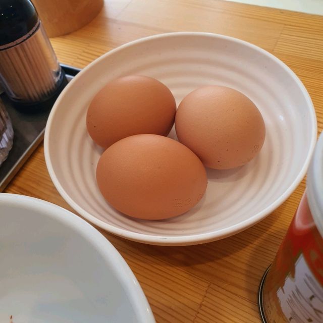 【大阪グルメ】生卵無料でさっぱり味のラーメン東大！