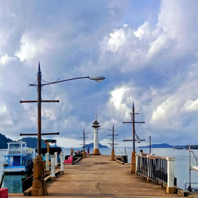 ท่าเทียบเรือบ้านสลักเพชร