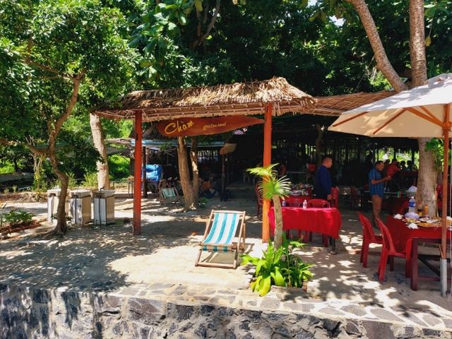 Lunch at Relax at Cham Island Beach