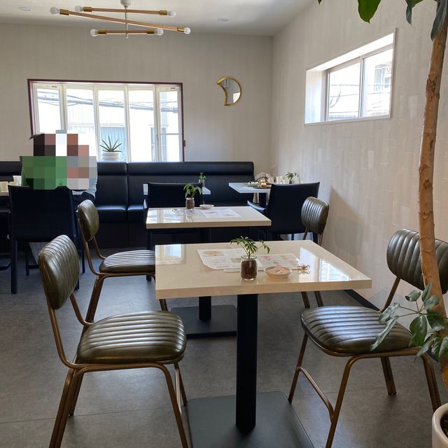 明石「Cafe＆Bar Factory」え？こんなところに隠れ家カフェがオープン
