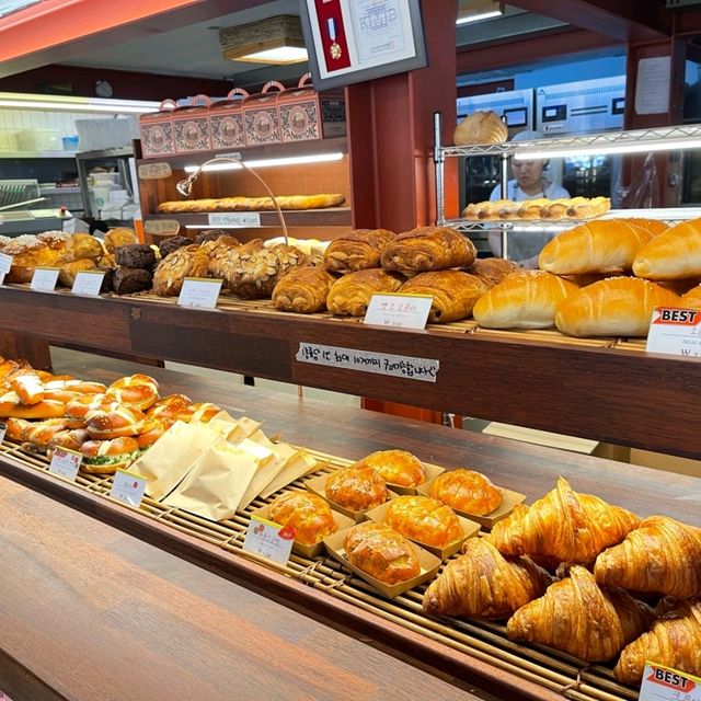 首爾人氣麵包店💜超多人搶