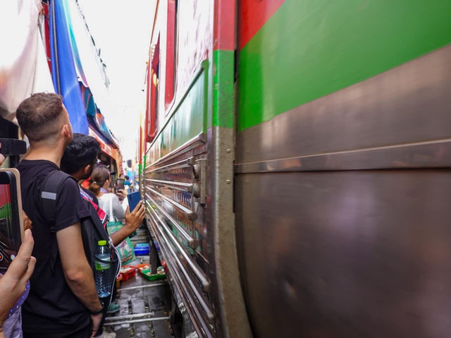 ตลาดร่มหุบแม่กลอง 🚂🚂