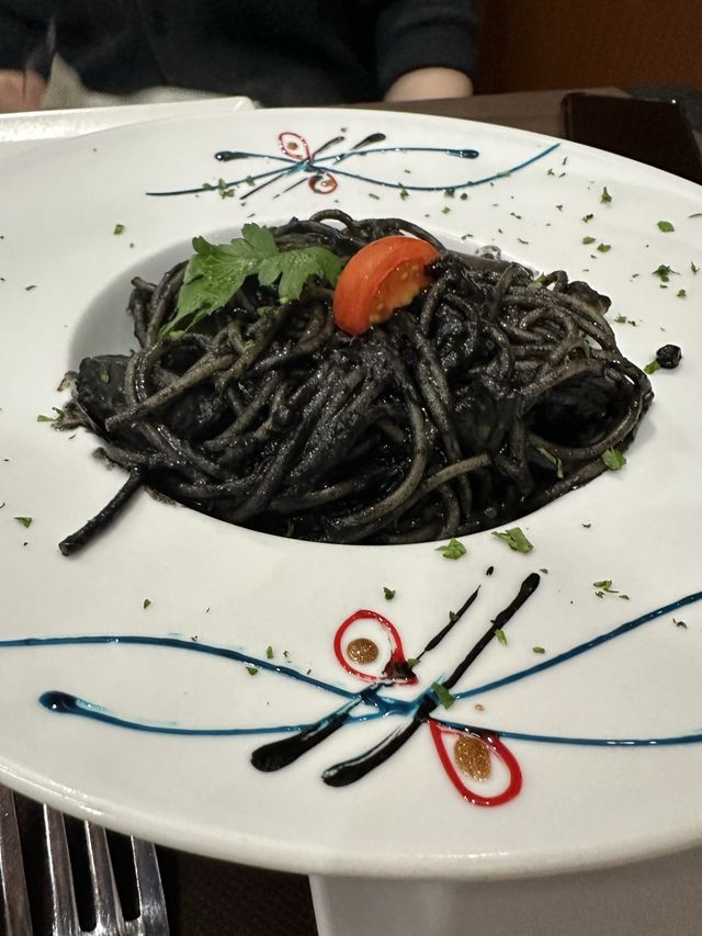ヴェネツィアでのイカ墨パスタがたまらんっ！