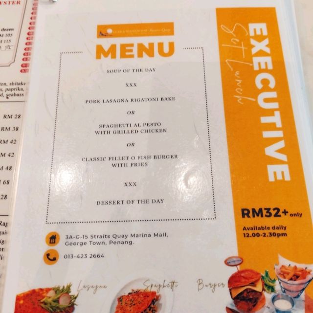 Seafood bar overlooking the Marina 🐟🦪