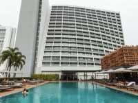 Greenery stay at Parkroyal Marina Bay