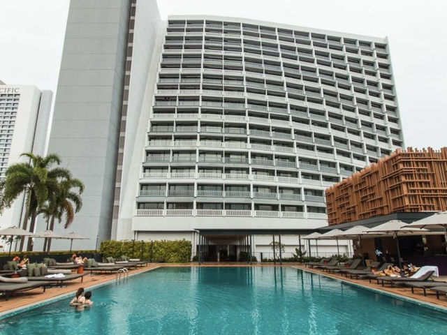 Greenery stay at Parkroyal Marina Bay