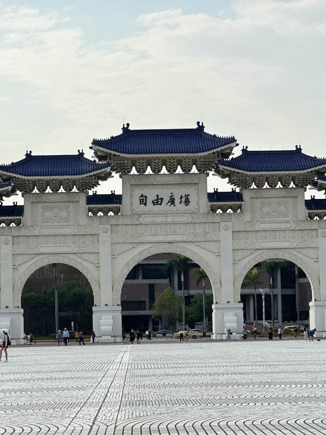 หอรำลึกเจียงไคเช็ค:⛩️Chiang Kai shek memorial hall