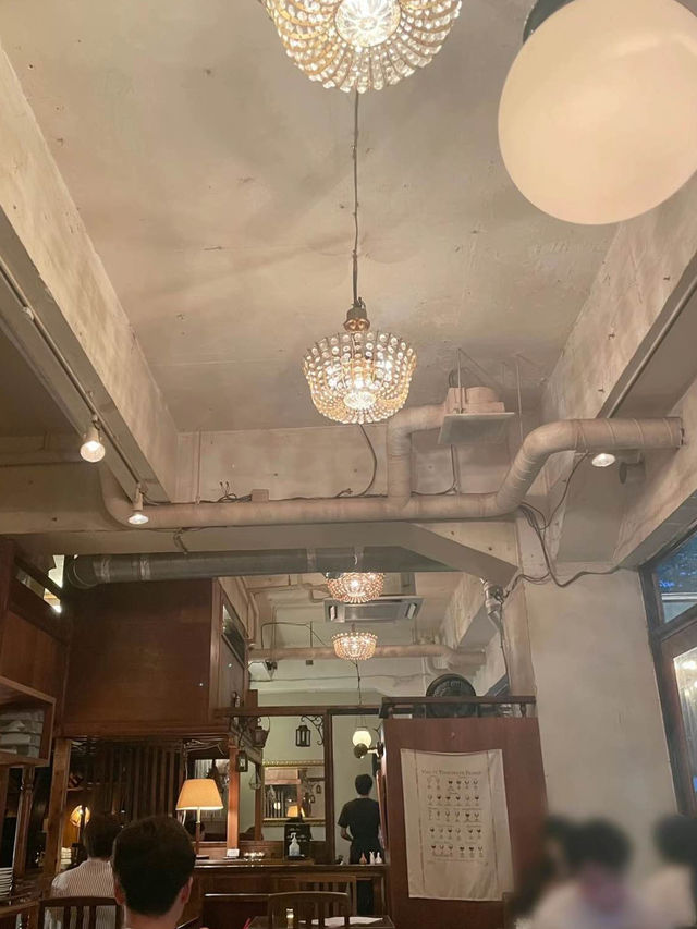 目黒川沿の隠れ家　ビストロ　HUIT nakameguro