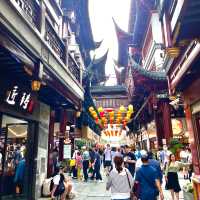 🍜🖌️ Discover Shanghai's Old Street Food Market and Adjacent Art Street! 🏯