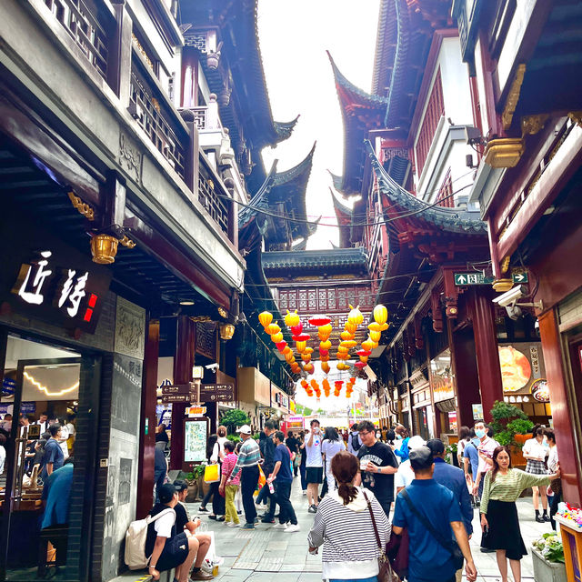 🍜🖌️ Discover Shanghai's Old Street Food Market and Adjacent Art Street! 🏯