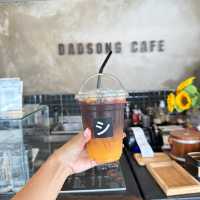 แวะชิมกาแฟส้มที่แดดส่องคาเฟ่ 