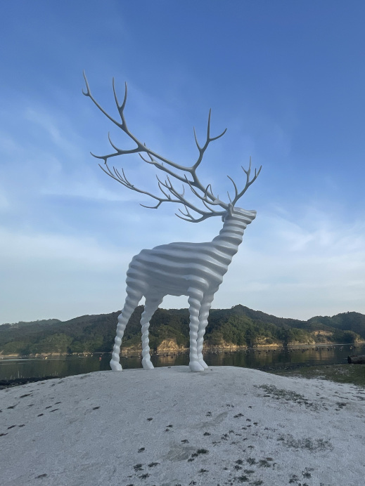 ART🎨】 White Deer | Trip.com 石巻