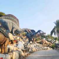 dinosaur in pattaya