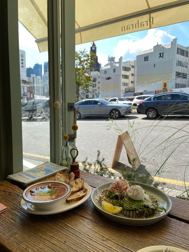 해리단길의 대표 브런치맛집, 프라한