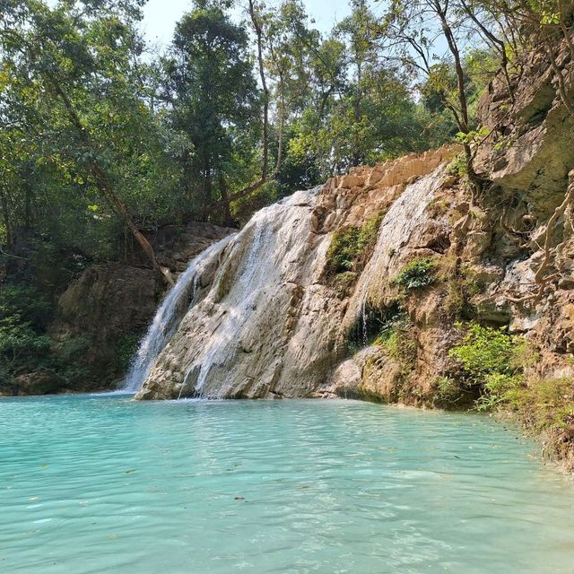 น้ำตกก้อหลวง Koh Luang waterfall
