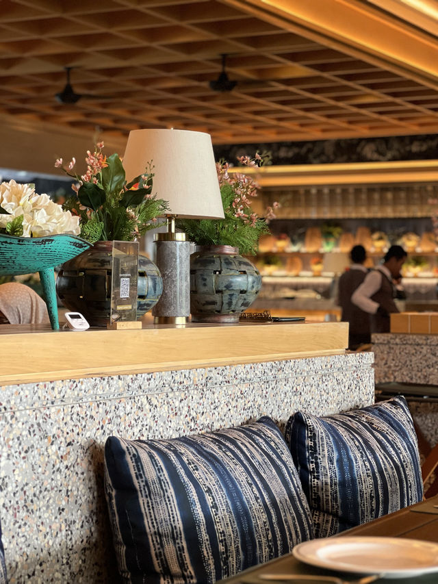 A Culinary Delight in a Scenic Haven 🌱