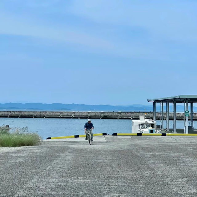 穴見海岸：大自然鬼斧神工，日落絕美景緻