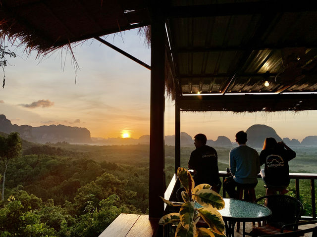 จิบกาแฟ ชมวิว แลหมอก 360 องศา กระบี่⛰🌥