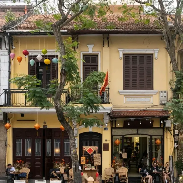 LA POSTE CAFE & BISTRO 