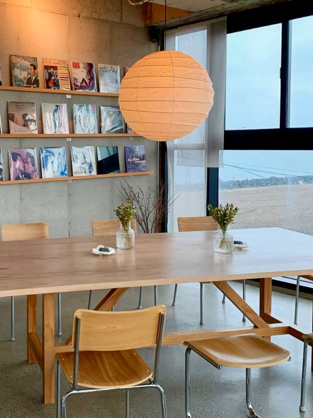 아름다운 제주 이호테우 해변을 보며 편히 쉴 수 있는 🏝️감성 재즈 와인바 데이트💙