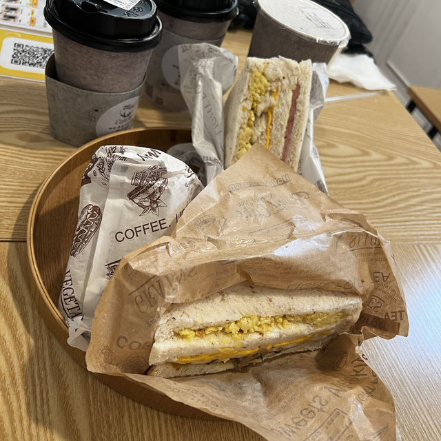 去旅行一定要食早餐