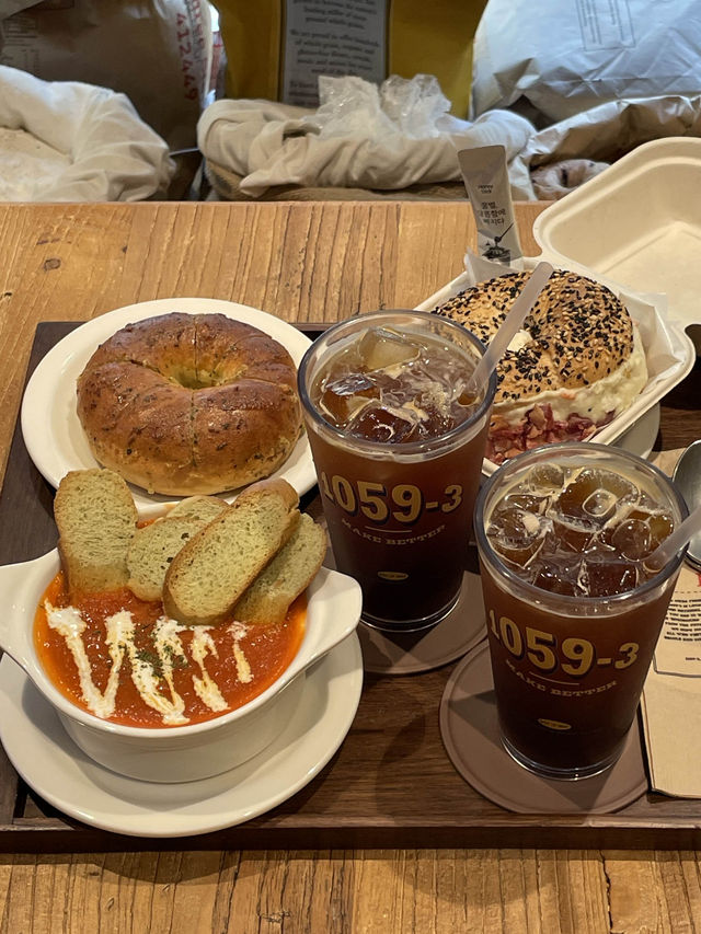 신촌에서 데이트하기 좋은 ‘1059 베이글커피하우스’🥯☕️
