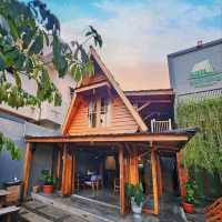 SUDIONO HOUSE CAFE | THIS CAFE THEMED AROUND AUTHENTIC INDONESIAN CUISINE