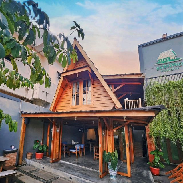SUDIONO HOUSE CAFE | THIS CAFE THEMED AROUND AUTHENTIC INDONESIAN CUISINE