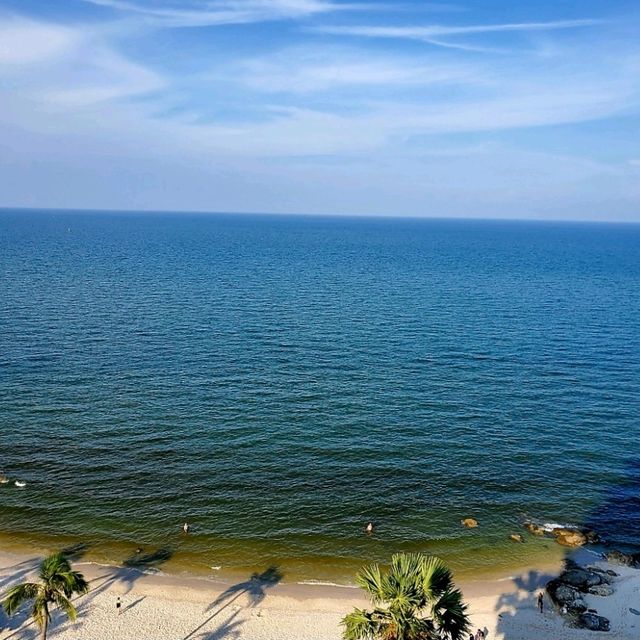 ฮิลตัน หัวหิน รีสอร์ต  5 🌟 ติดชายหาดใจกลางเมือง