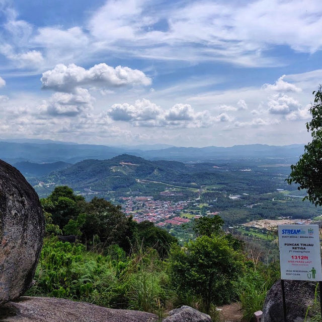 🇲🇾 Conquer Bukit Broga: Perfect Hike Adventure!