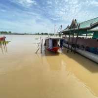 ร้านกุ้งเผา ริมแม่น้ำอยุธยา  