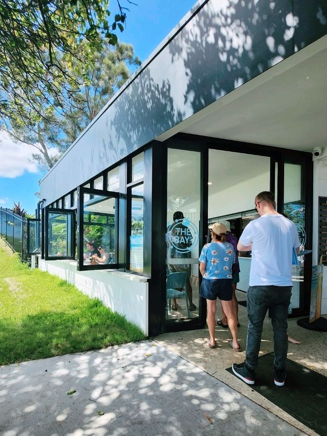 🇦🇺 Popular Waterfront Cafe in Sandgate, Queensland, Australia