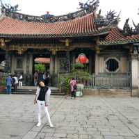 วัดหลงซาน ไทเปต้องห้ามพลาด