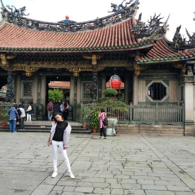 วัดหลงซาน ไทเปต้องห้ามพลาด