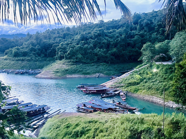 ล่องเรือเที่ยวเขื่อนเชี่ยวหลาน
