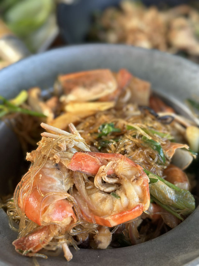 🥘อิ่ม อร่อยที่ นัดพบริมโขง แล้วเดินชิลยามเย็น✨