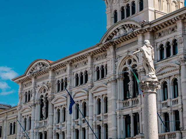 트리에스테 광장..Piazza Unità d'Italia
